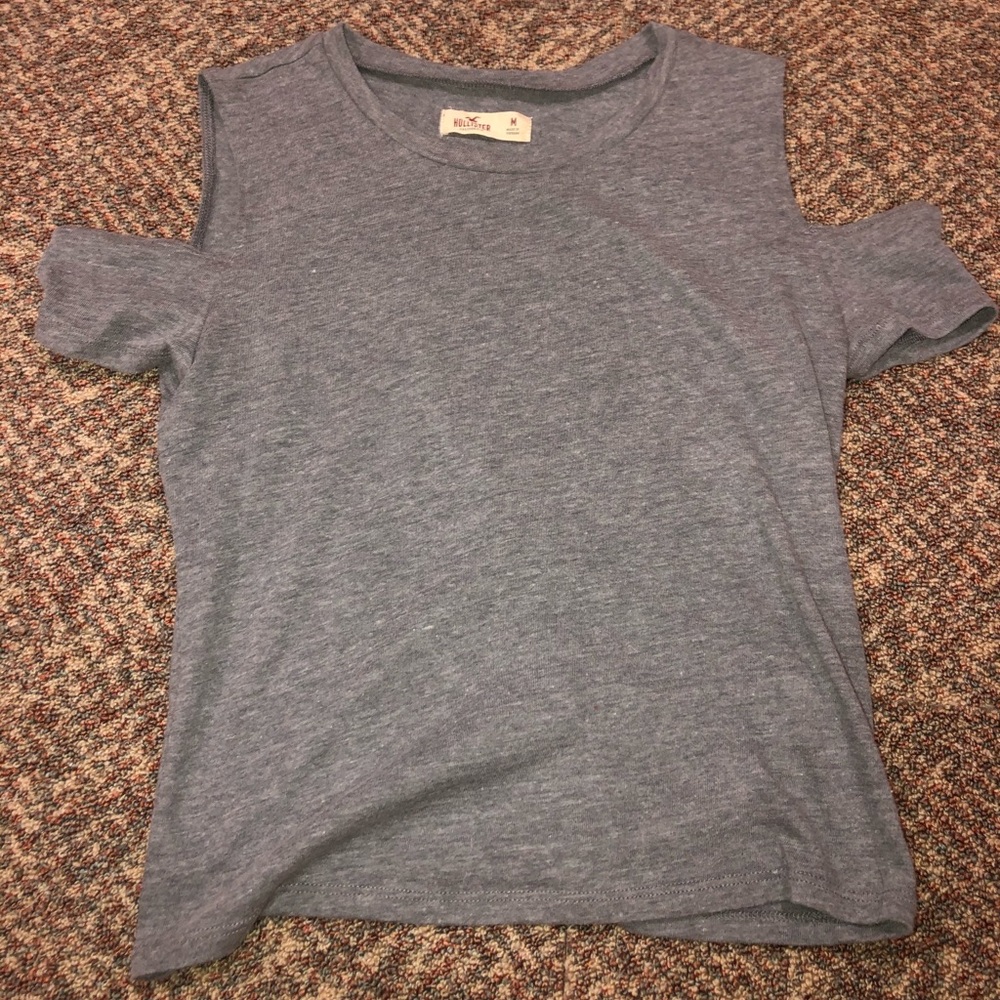 Grey cropped of the shoulder sleeve shirt